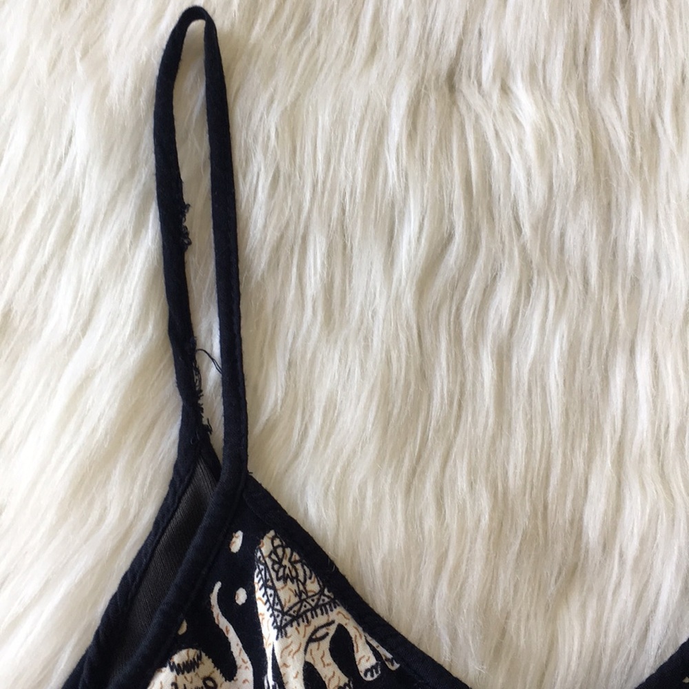 Elephant Cropped Tank Top - Picture 4 of 7